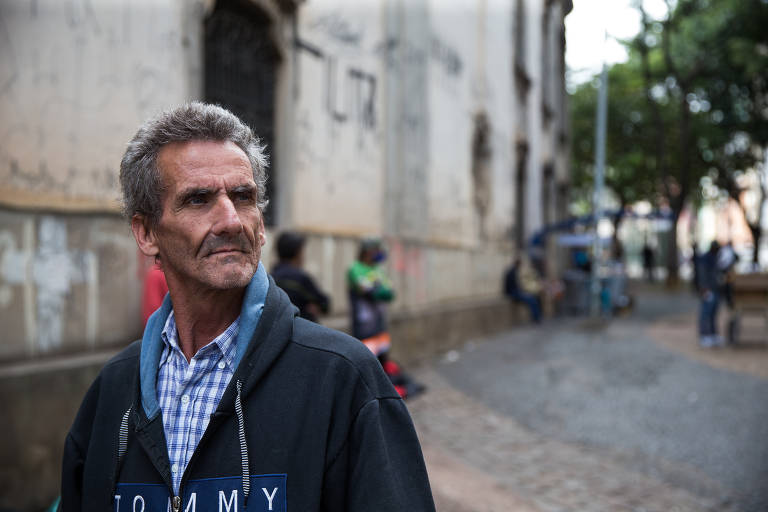 Nilson Oliveira Camargo, 64, que também vive nas ruas da capital paulista e sofre com a falta de opções para fazer sua higiene