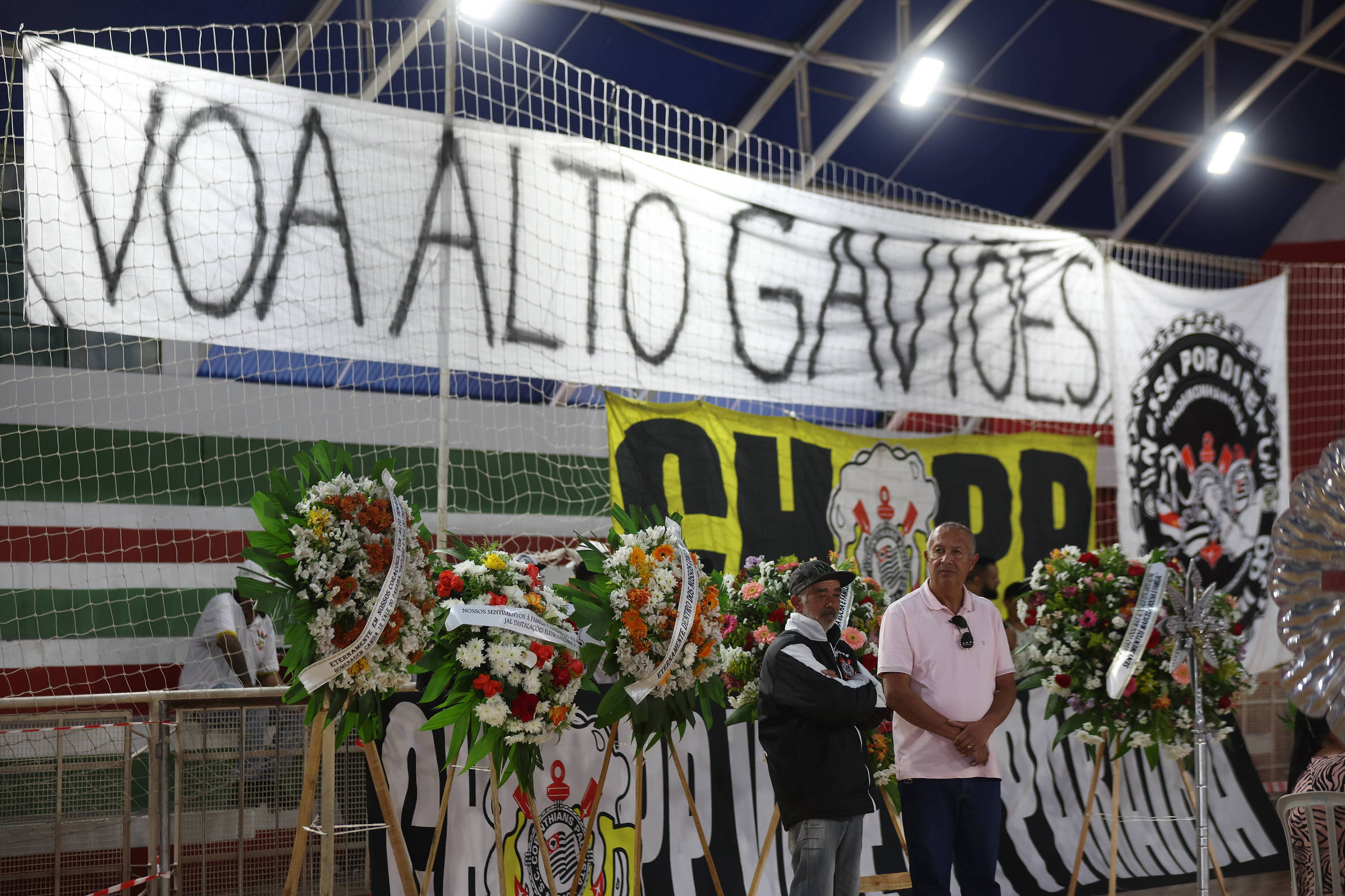 Homage to dead Corinthians fans has drums, hymns and a lot of emotion in the interior of SP