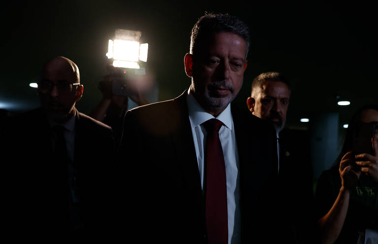 No fim de agosto, a Câmara dos Deputados aprovou a nova versão do arcabouço e deu fim ao teto de gastos. Na versão final, os deputados descartaram algumas alterações feitas pelos senadores e retomaram parte da redação