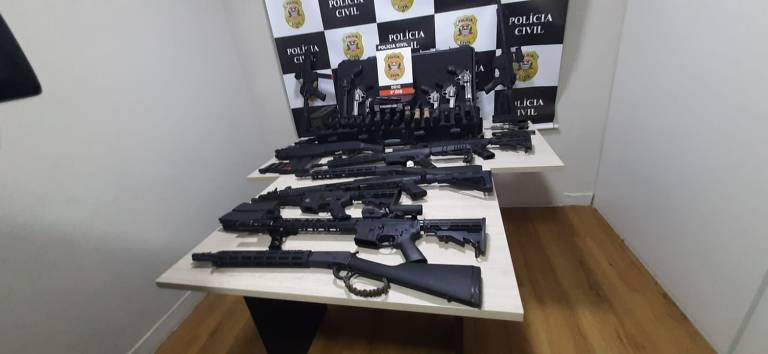 Polícia apreende 300 réplicas de armas à venda em Aparecida, SP - Jornal O  Globo