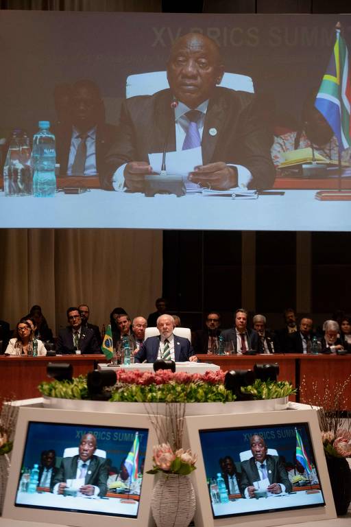 O presidente sul-africano, Cyril Ramaphosa, discursa durante cúpula do Brics em Joanesburgo