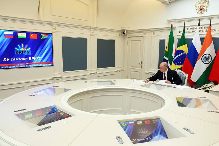 Presidente da Rússia, Vladimir Putin, participa de cúpula do Brics na África do Sul via conferência