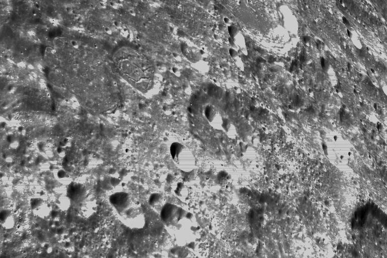 foto mostra crateras da Lua 