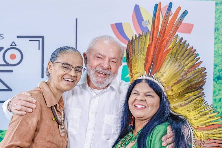 Lula (centro), Marina Silva (esq.) e Sonia Guajajara durante evento em Belém (PA)