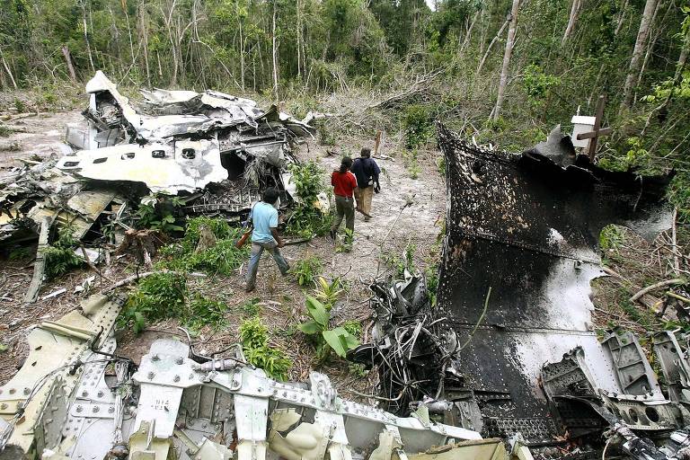 Destroços do Boeing 737 da Gol permaneceram na selva amazônica, em Mato Groso, após a tragédia com o Legacy 600, em 2006