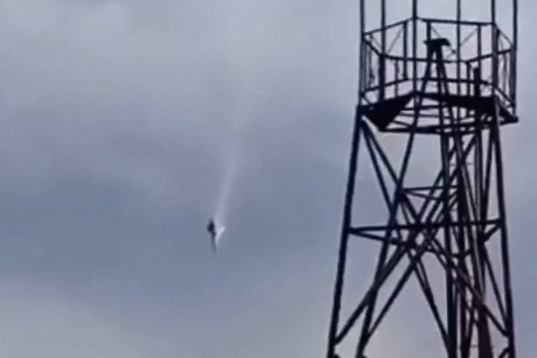 Imagem de vídeo do momento da queda da aeronave modelo Legacy 600, da Embraer, que matou o líder mercenário Ievguêni Prigojin na Rússia