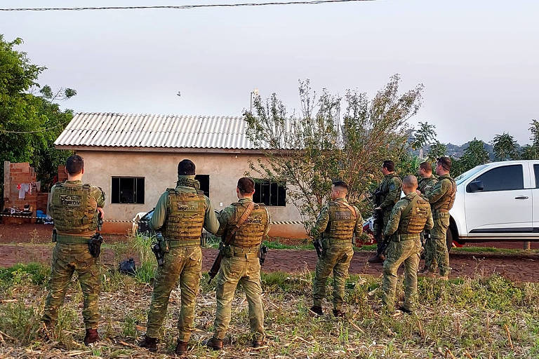 Cinco homens foram mortos pela PM em Santa Helena, no oeste do Paraná, na noite de quarta-feira (23). De acordo com a PM, eles estavam armados e reagiram à abordagem.