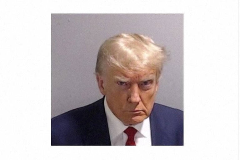 Foto de fichamento prisional de Trump