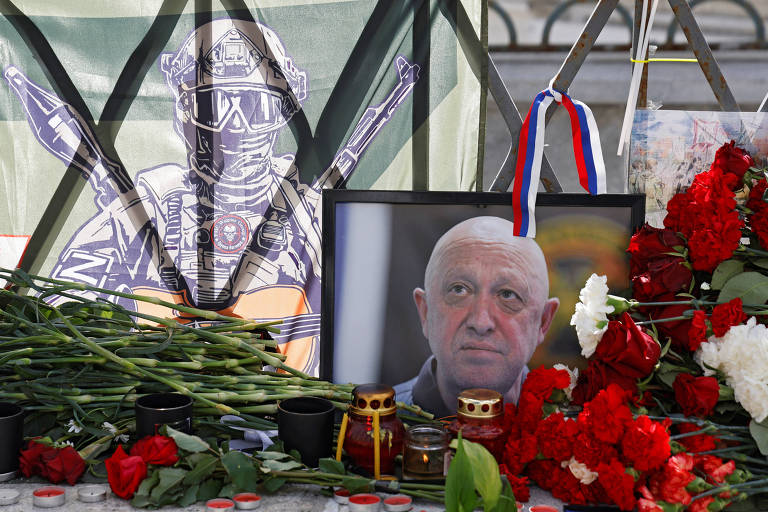 Foto de Prigojin em memorial improvisado em homenagem ao líder mercenário, em Moscou