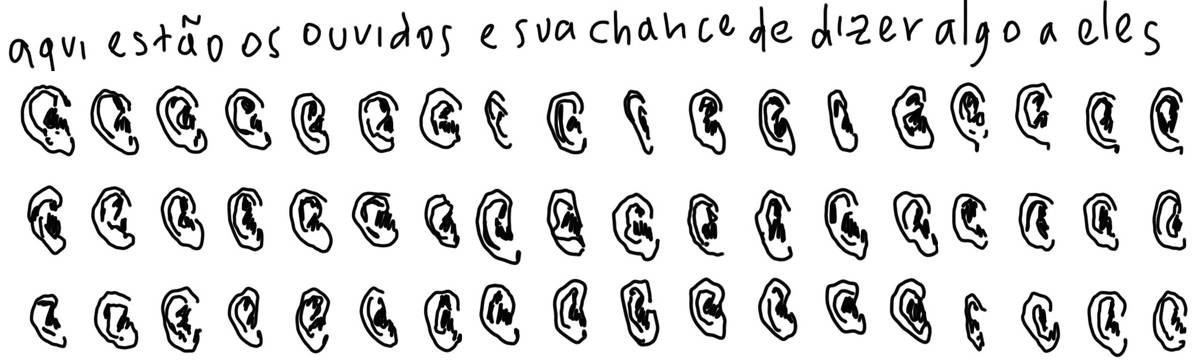 A tirinha em preto e branco de Estela May, publicada em 26/08/23, traz diversas orelhas, acima delas “aqui estão ouvidos e sua chance de dizer algo a eles”