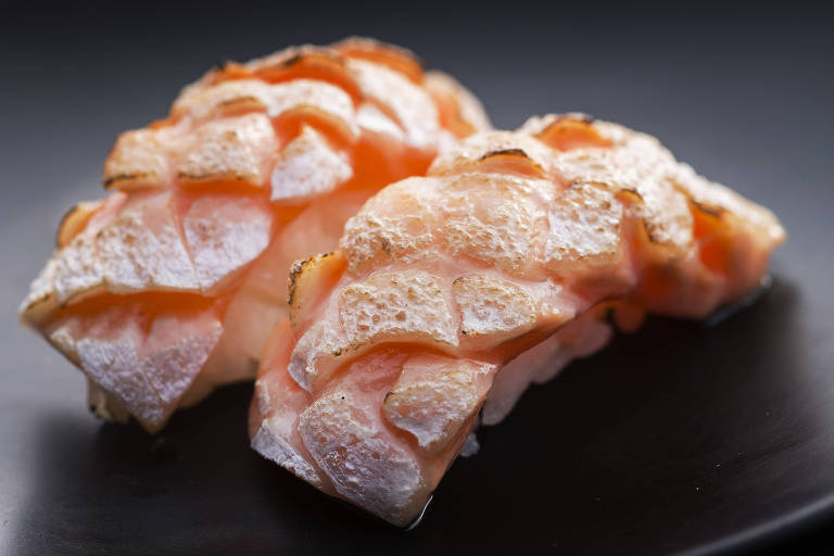 Niguiris de barriga de salmão do restaurante Aoyama