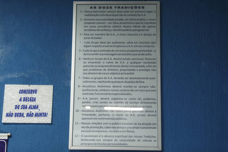 Quadro mostra parte dos princípios dos Alcoólicos Anônimos