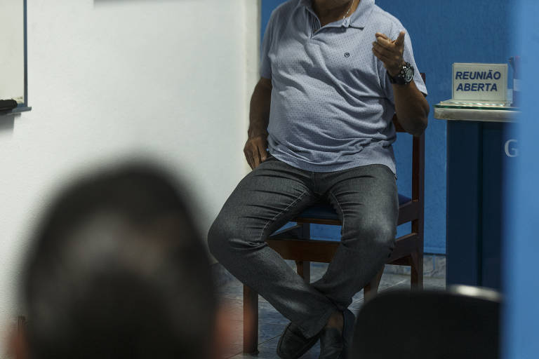 Reunião na zona leste ocorre em sala alugada de igreja