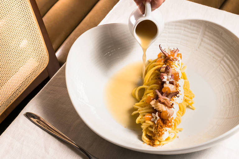 Espaguete com lula e bottarga do Nelita, eleito o melhor restaurante de São Paulo