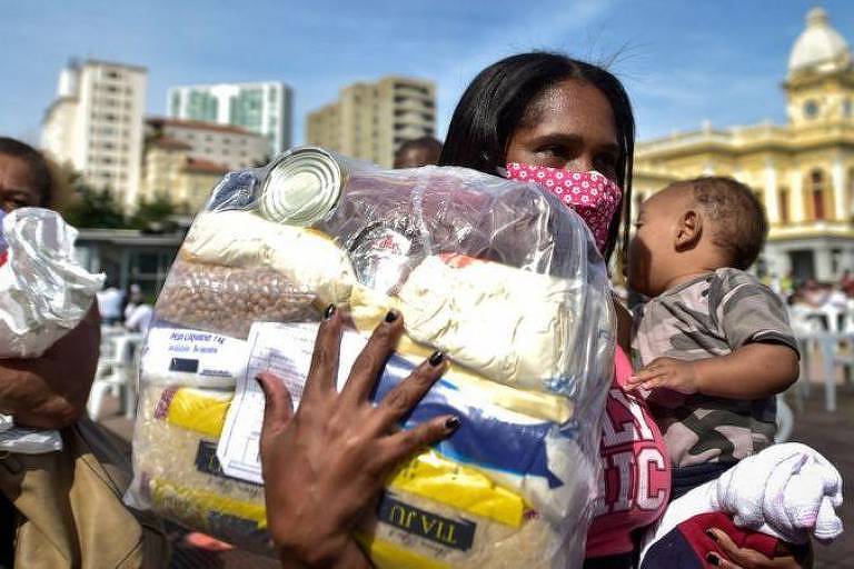 Santo André arrecada alimentos e brinquedos em jogo de futebol