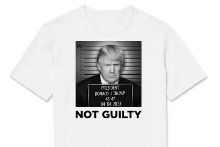 Camiseta com imagem falsa de mug shot de Donald Trump