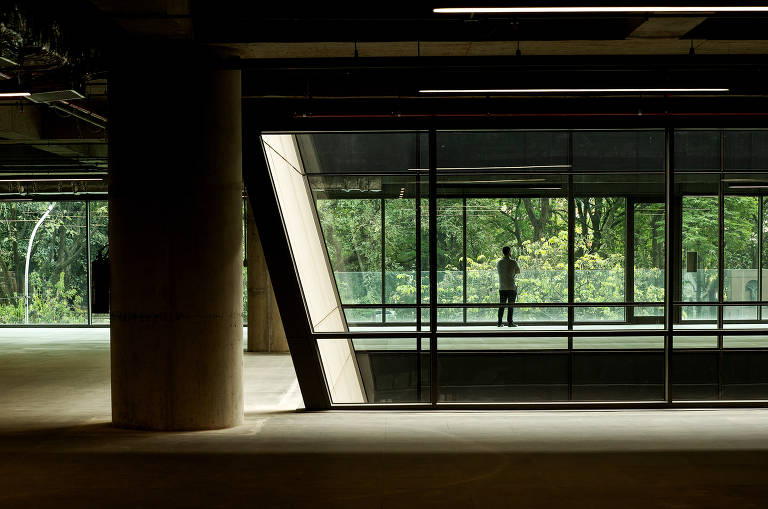 A taxa de vacância, indicador de metros quadrados livres para locação, está entre 6,5% e 7% na região da Faria Lima. No geral, fica entre 24,7% (segundo a Newmark) e 25,6% (segundo a JLL)