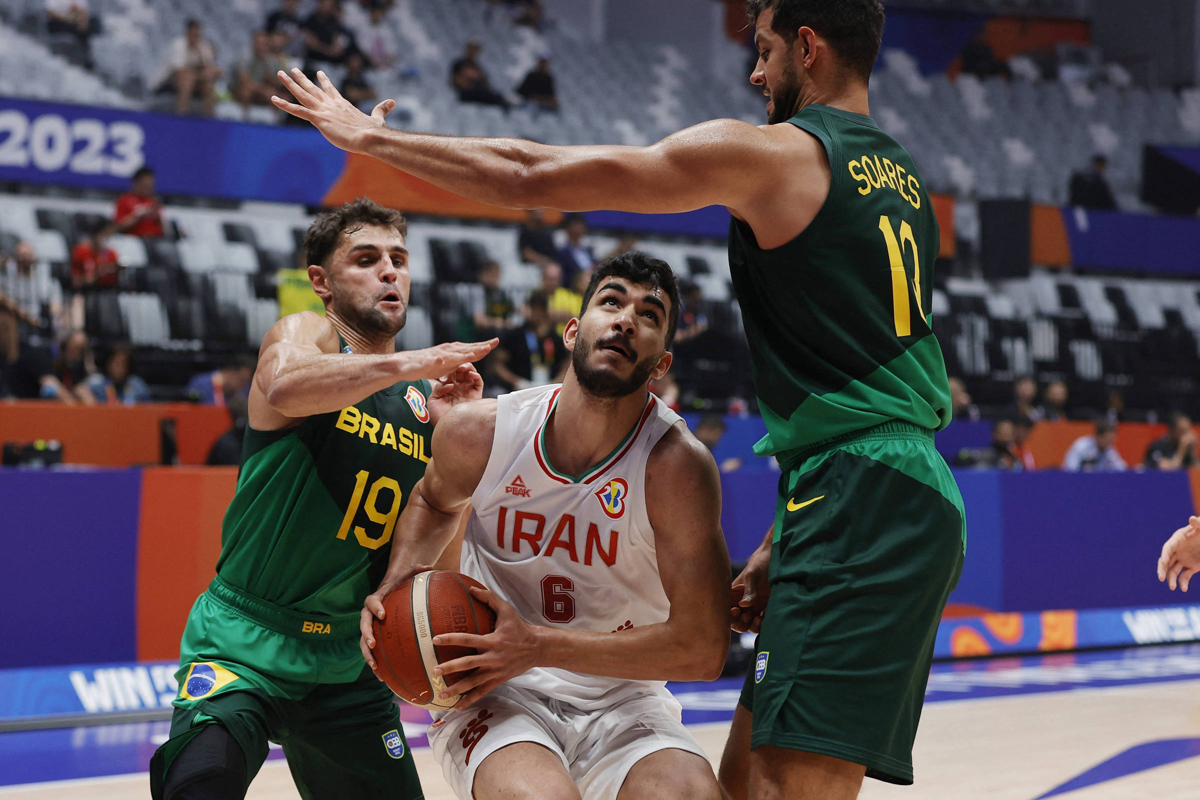 Mundial de Basquete 2023: Brasil vence os EUA e leva última vaga