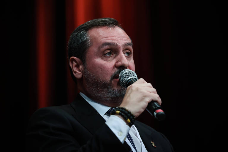 Diretor-geral da PF vira alvo de críticas por fala sobre prisão de Bolsonaro