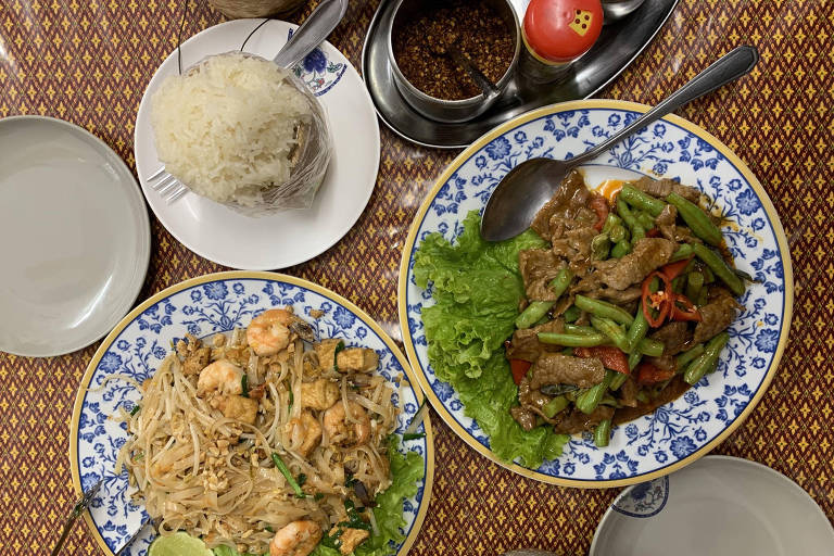Pratos servidos no Thai e San