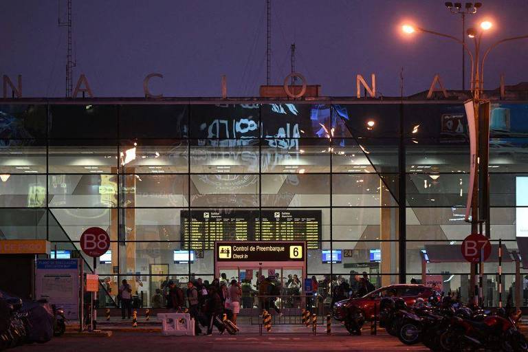 Foto externa do aeroporto Jorge Chávez, em Lima
