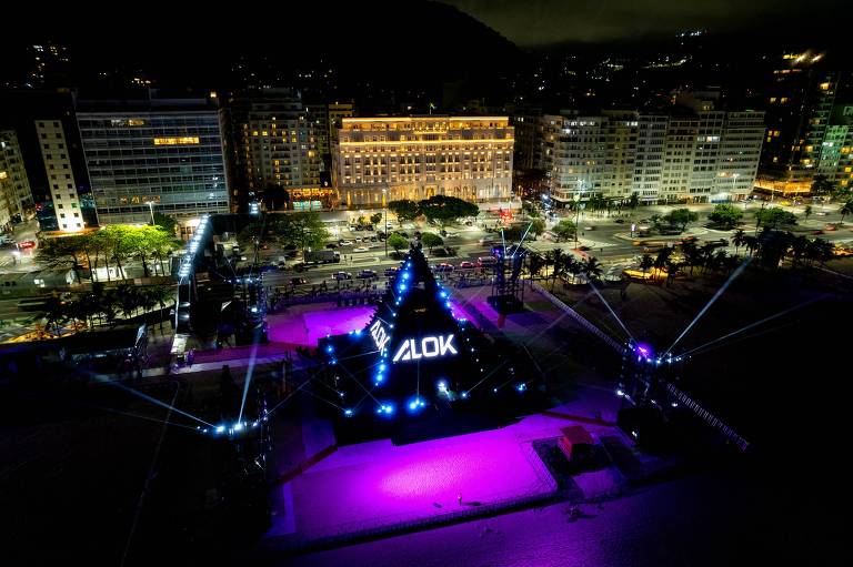 Veja fotos do show de Alok em Copacabana