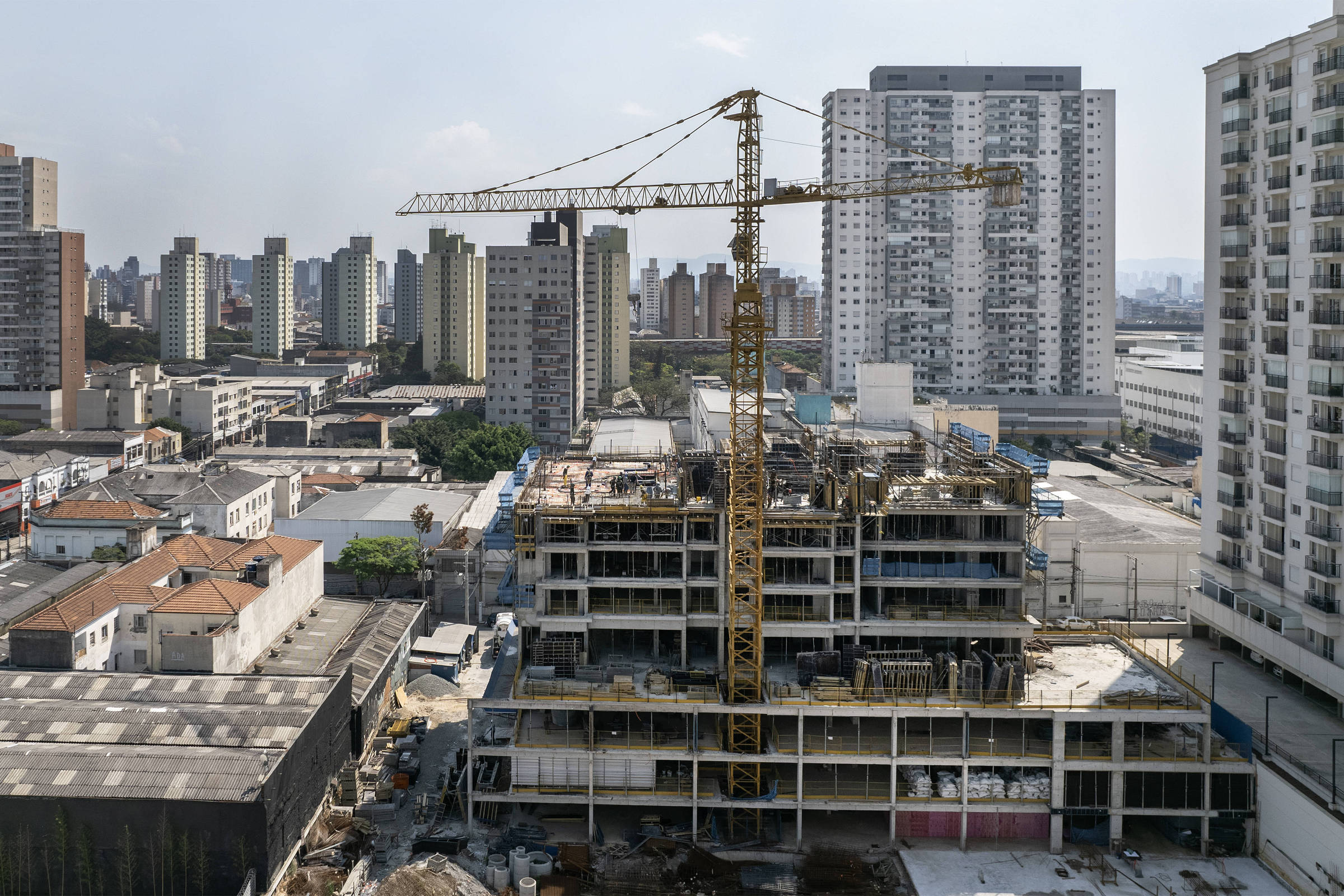 Dia da Construção Civil é marcado por ação social no clube do