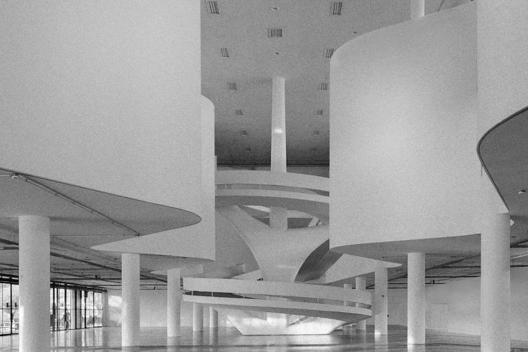 Bienal de São Paulo fecha o vão do pavilhão de Oscar Niemeyer e divide opiniões