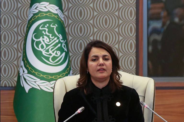 Chanceler da Líbia, Najla al-Mangoush, durante sessão de encontro de ministros das Relações Exteriores árabes em Tripoli, em janeiro deste ano