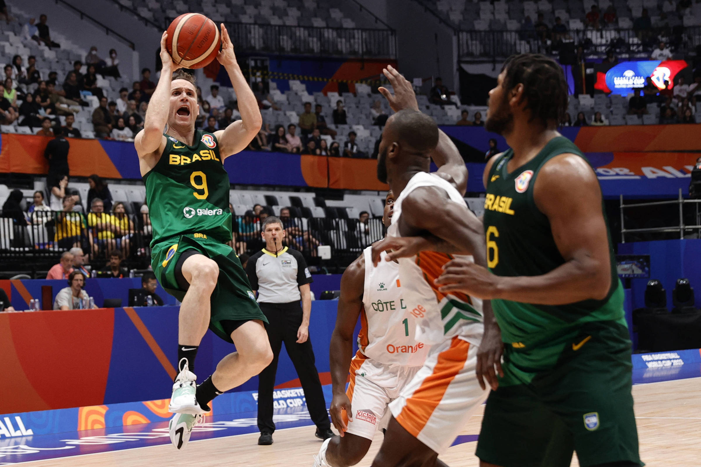 Brasil vence na Copa do Mundo de Basquete 2023, mas perde