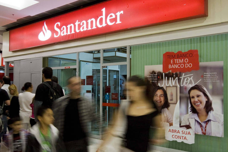 Fachada da agencia do banco Santander, dentro do shopping Tatuapé, em  São Paulo
