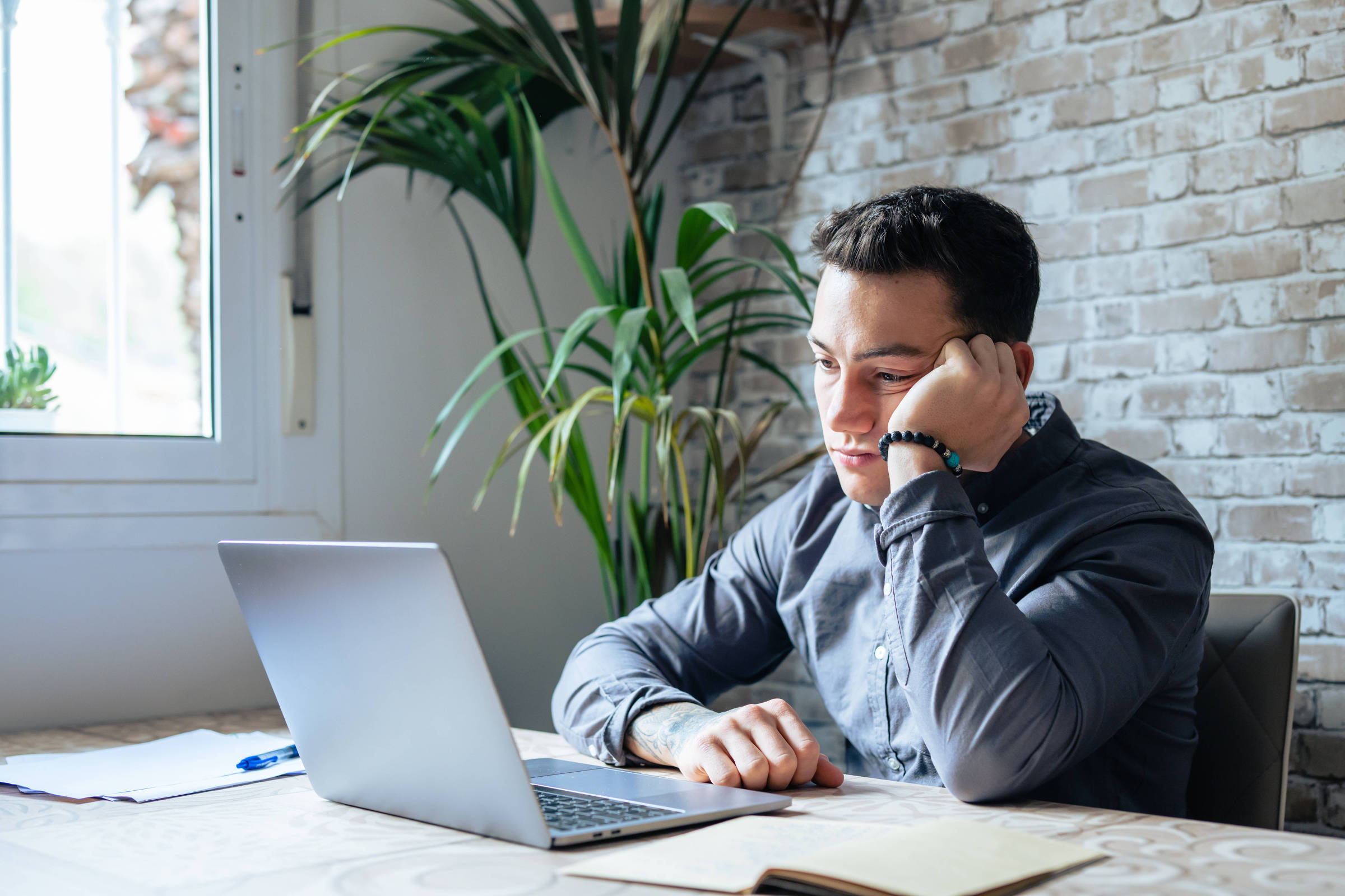 Infeliz no trabalho? Saiba quais podem ser as causas