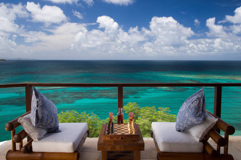 Ambiente do resort construído por Richard Branson que ocupa toda a ilha de Necker, rodeada pelo mar azul-turquesa do Caribe