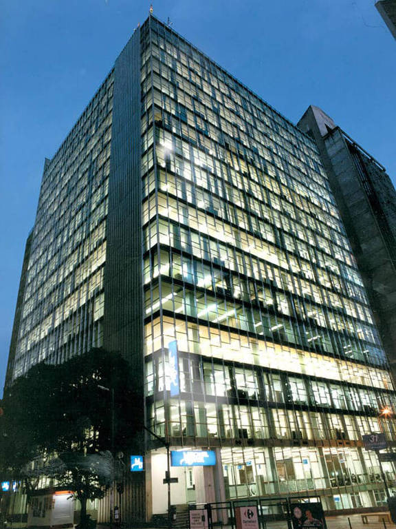 A foto mostra a antiga sede do Banco Mercantil na Praça Sete, região central de Belo Horizonte