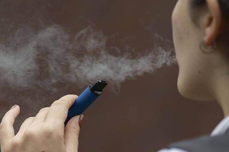 'Óleo de vape não sai do meu pulmão': o jovem internado após fumar cigarro eletrônico, popular no Brasil mesmo proibido