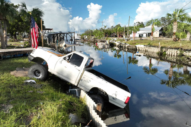 Mais de 300 mil casas continuam sem energia na Flórida após furacão Idalia