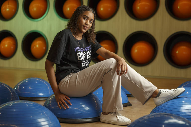 A estudante Giovanna Fonseca, de 19 anos. Giovanna é aluna do Lar das Crianças, instituição sem fins lucrativos, pertencente à Congregação Israelita Paulista desde os 3 anos de idade e hoje cursa fisioterapia na Faculdade Einstein