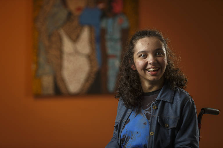 Retrato de Sofia Crispim, adolescente com paralisia cerebral que venceu diversos obstáculos para ter uma educação de qualidade