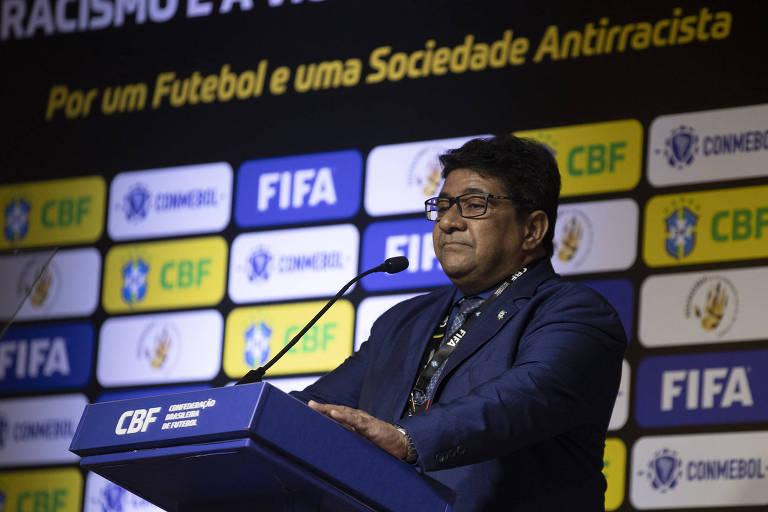 Presidente da CBF, Ednaldo Rodrigues, discursa no seminário de Combate ao Racismo e à Violência no Futebol. 