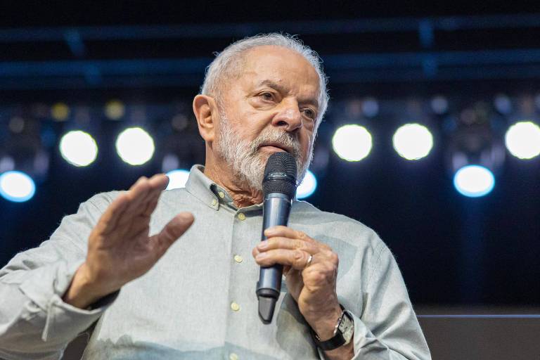 Lula critica Campos Neto e diz que vai 'continuar brigando' por queda de juros