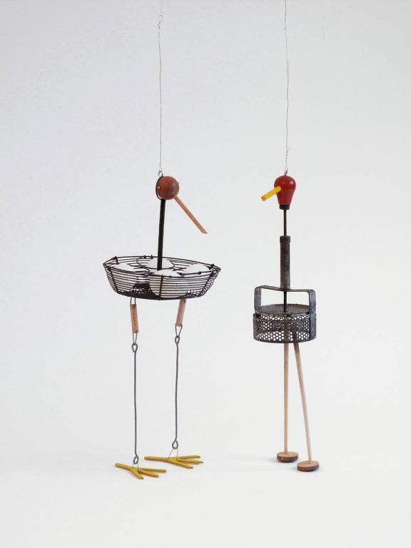 Julio Villani usa objetos corriqueiros para criar animais em mostra na Casa de Vidro