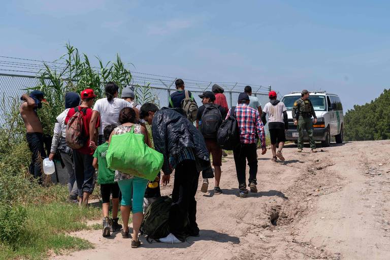 Número de famílias que cruzam fronteira dos EUA de forma ilegal bate recorde