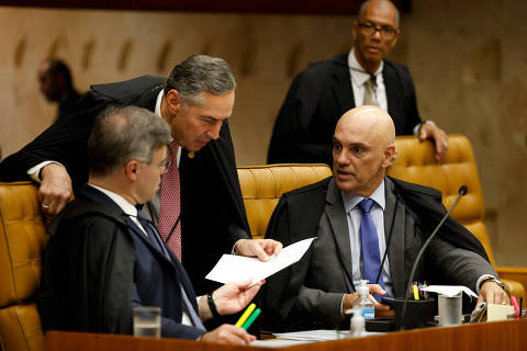 BRASILIA, DF,  BRASIL,  30-08-2023, 12h00: Os ministros André Mendonça (E), Luis Roberto Barroso (C) e Alexandre de Moraes (D). Julgamento do Marco Temporal no plenário do STF, que redefine a política de demarcação de terras indígenas no Brasil. Após o pedido de vista do ministro André Mendonça o julgamento é retomado. (Foto: Pedro Ladeira/Folhapress, PODER)