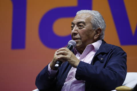 RIO DE JANEIRO, RJ, BRASIL, 01-09-2023: Ana Maria Machado, Mauricio de Sousa, Ruy Castro, Thalita Rebouças, Clara Alves e Rosa Maria Araújo durante a mesa 40 ANOS DE BIENAL: UMA CELEBRAÇÃO. A mesa faz parte da Bienal do Livro que acontece no Riocentro, na zona oeste do Rio de Janeiro. (Foto: Eduardo Anizelli/Folhapress, ILUSTRADA)