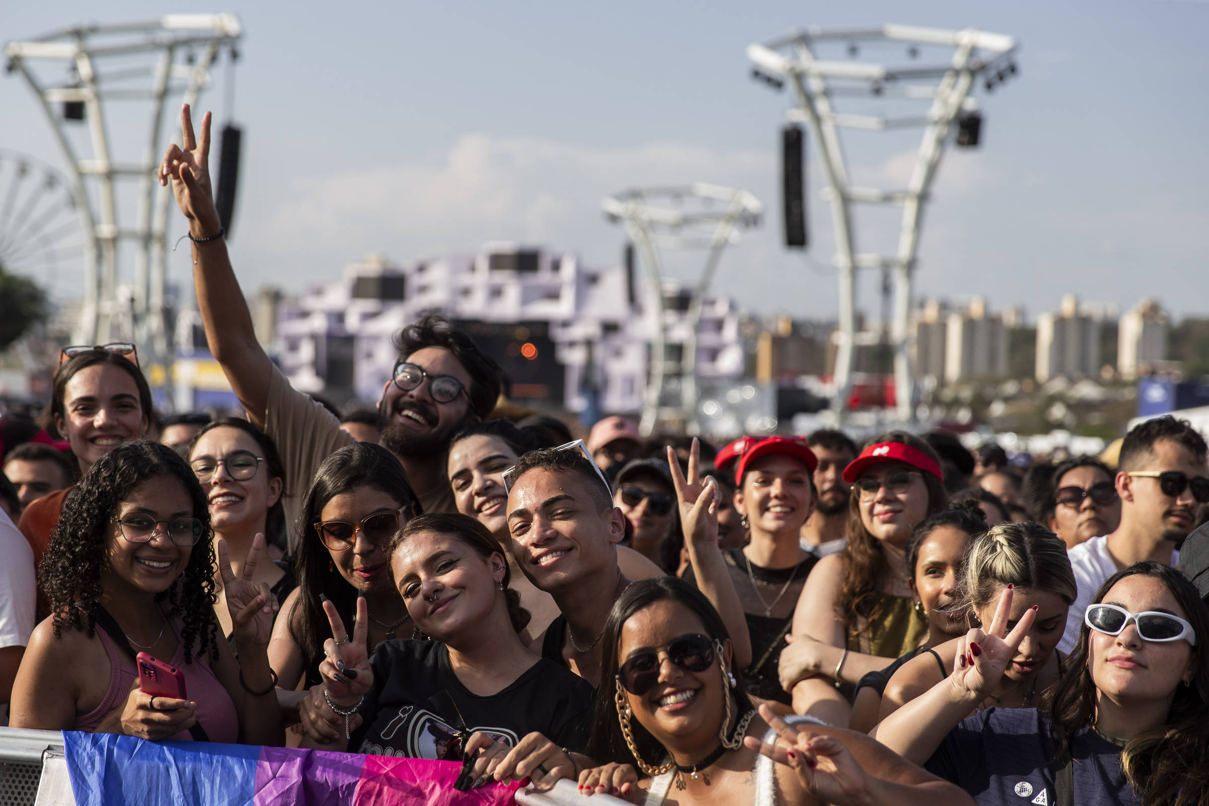 Veigh passa mal ao vivo no The Town #veigh #thetown #thiagoveigh #show