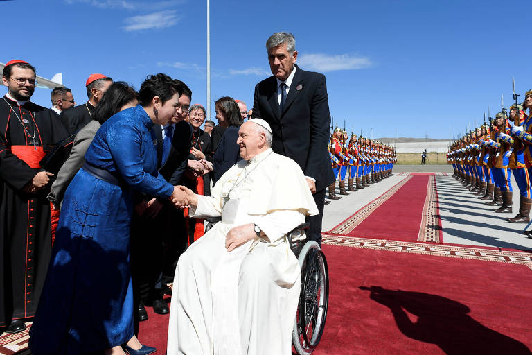 Papa encerra viagem à Mongólia com aceno à China