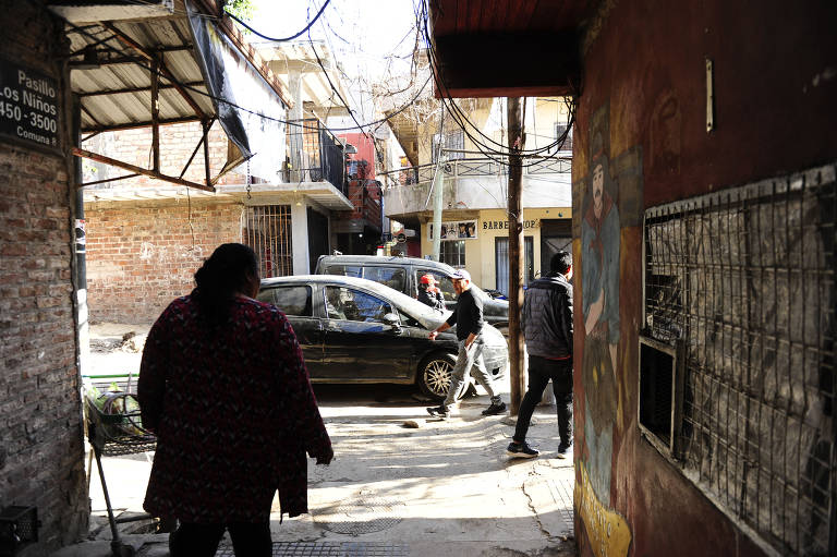 Pobreza na Argentina foi agravada pela pandemia e pelas sucessivas crises econômicas, incluindo a atual, com inflação anual que supera os 100%; na foto, a Villa Soldati, em Buenos Aires