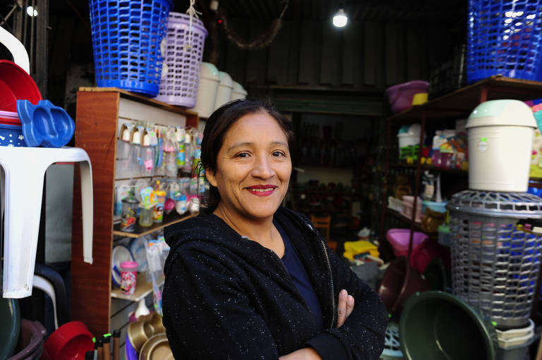 Susana Maiz, 48, abriu um comércio na Villa 31, em Buenos Aires, onde diz ser bem mais desenvolvido que outras partes da região metropolitana