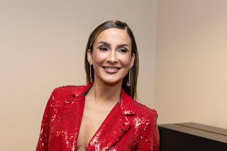 Favela Gala- jantar e leilão em prol da ONG Gerando Falcões, mestre de cerimônia Taís Araújo, leilão conduzido pela atriz Ingrid Guimarães e show de Claudia Leitte