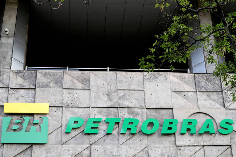 Fachada da sede da Petrobras, no Rio de Janeiro; estatal comprou créditos de carbono de um projeto onde houve desmatamento